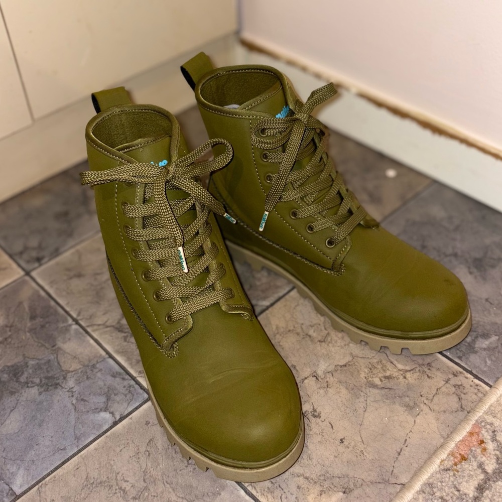 Johnny TrekLite Native boots size 10w